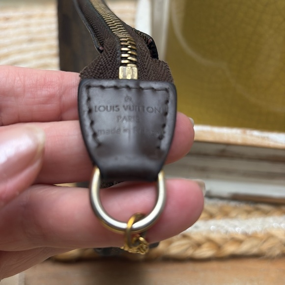Louis Vuitton Damier Mini Chain Pochette - Picture 4 of 12